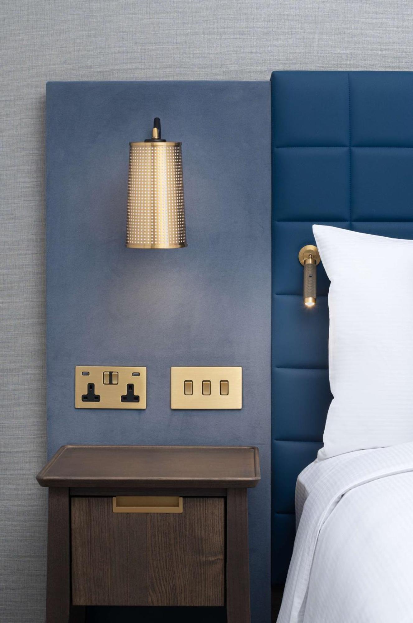 Lost Property St Pauls London, Curio Collection By Hilton Экстерьер фото